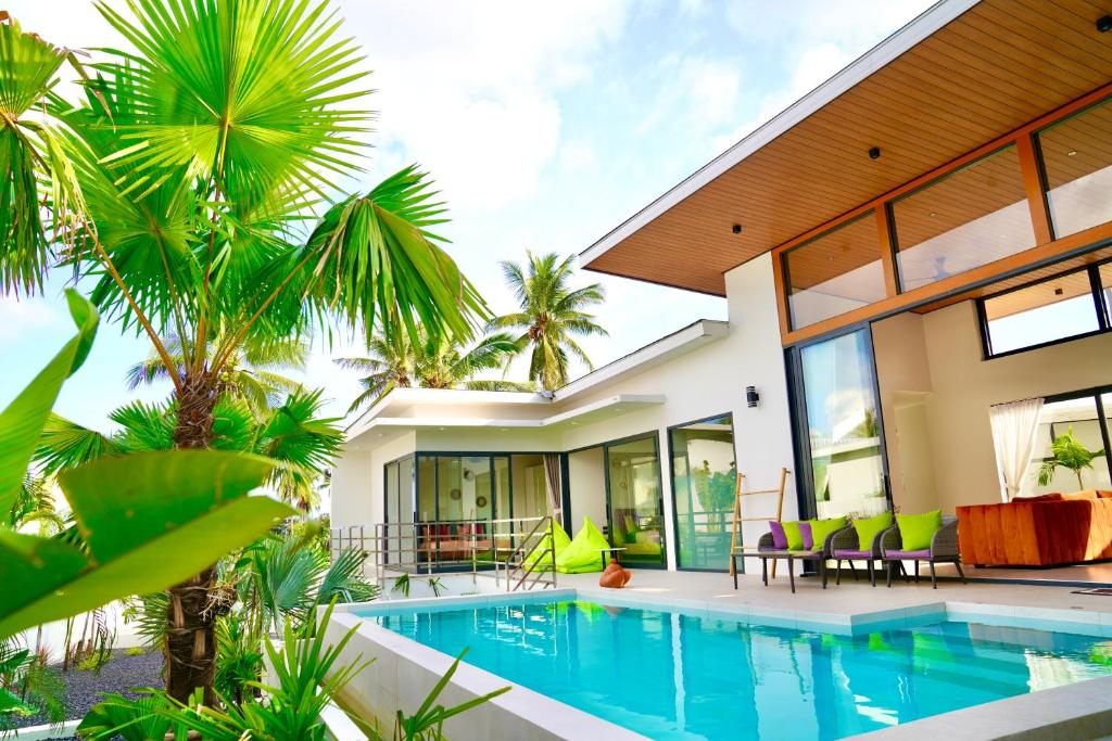 an image of a villa with a swimming pool at Villa Mona in Nathon Bay