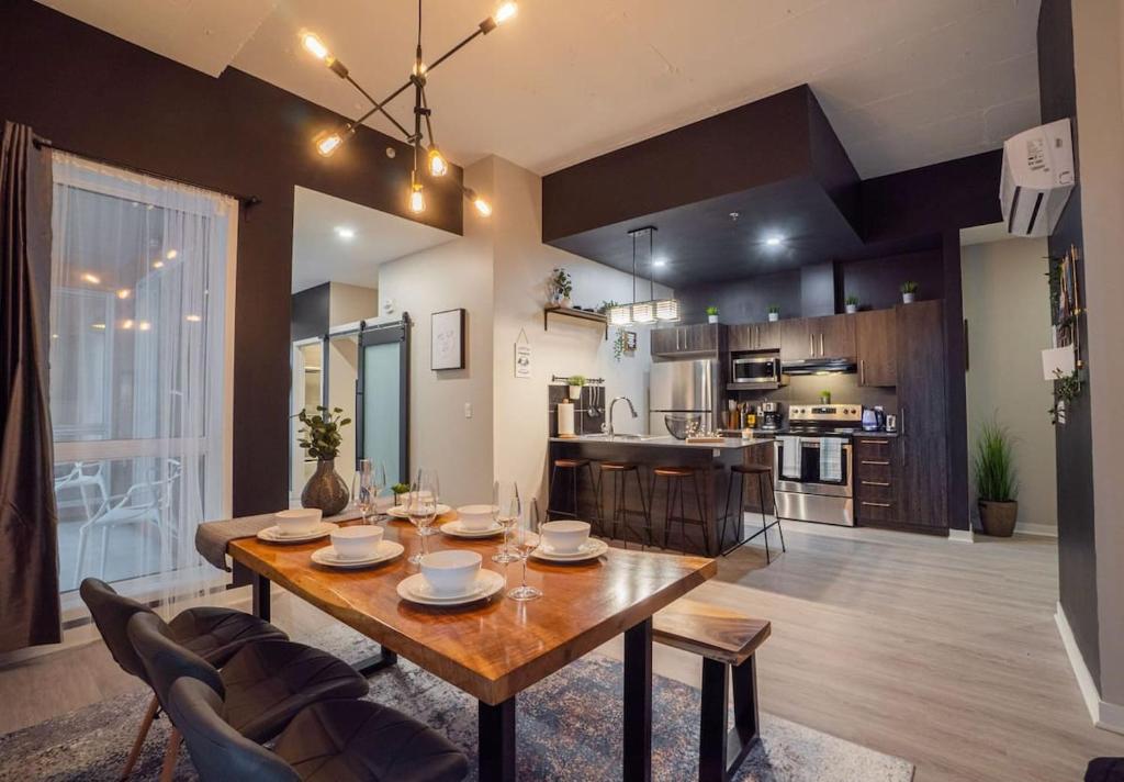 Køkken eller tekøkken på Buchanan 304 - Midtown Luxe Condo and gym