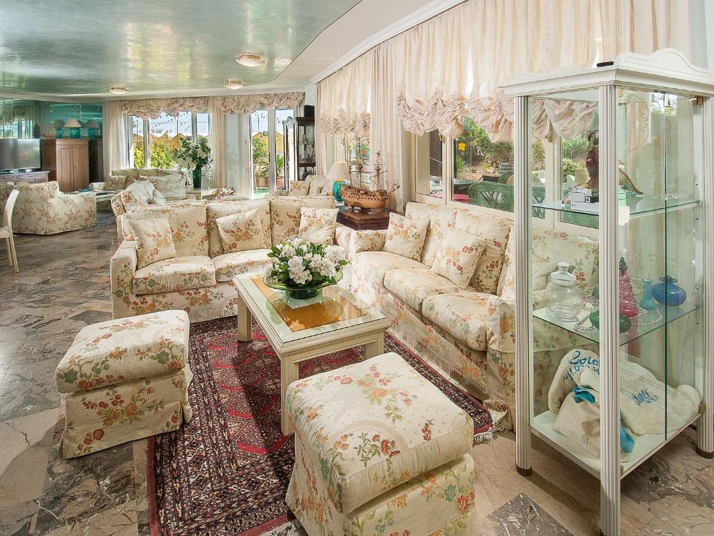 Posezení v ubytování Hotel Des Nations - Vintage Hotel sul mare