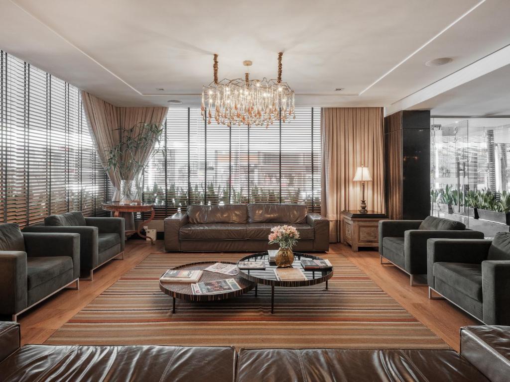 Posezení v ubytování Faial Prime Suítes