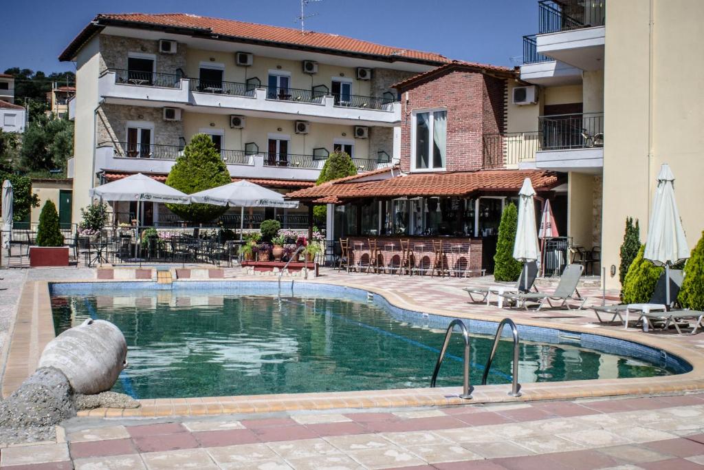 Bazén v ubytovaní Hotel Ilios alebo v jeho blízkosti