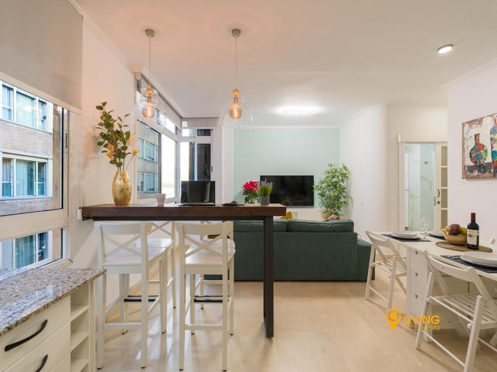 Living Las Canteras Homes - Beachside Spa Parking