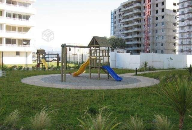 un parque infantil con tobogán en Terrazas del Sol II, en La Serena