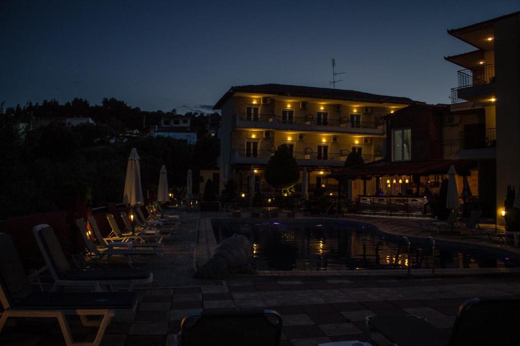 Bazén v ubytovaní Hotel Ilios alebo v jeho blízkosti