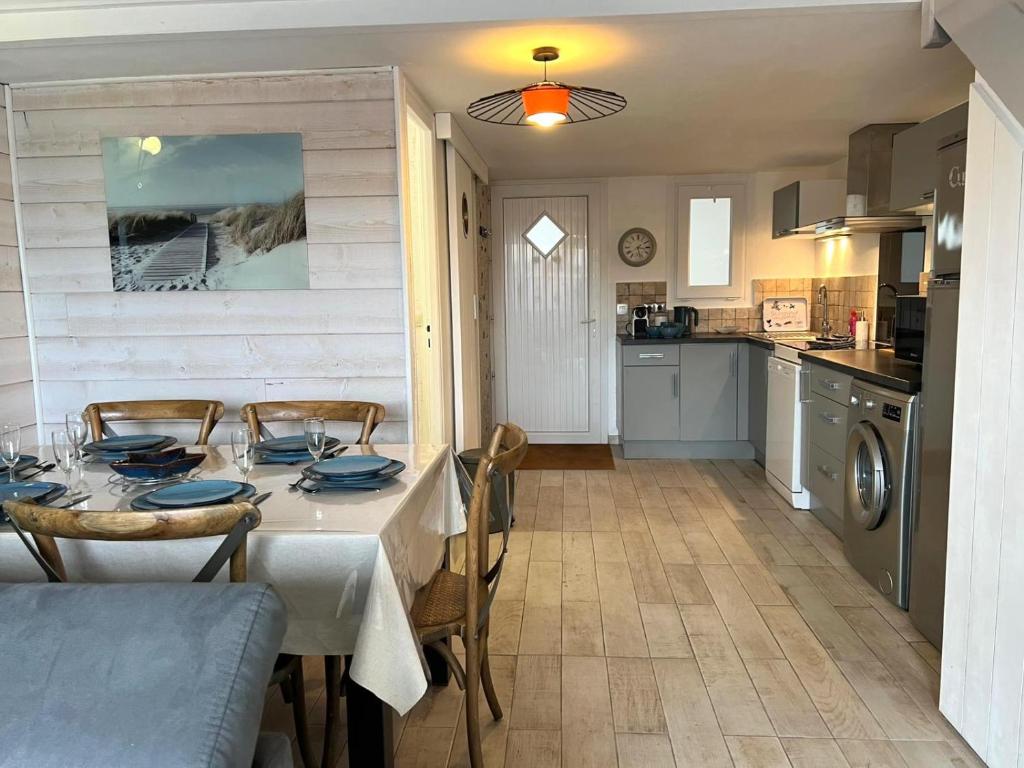 Køkken eller tekøkken på ღ Ecuméa - T4 avec piscine & wifi, proche plage