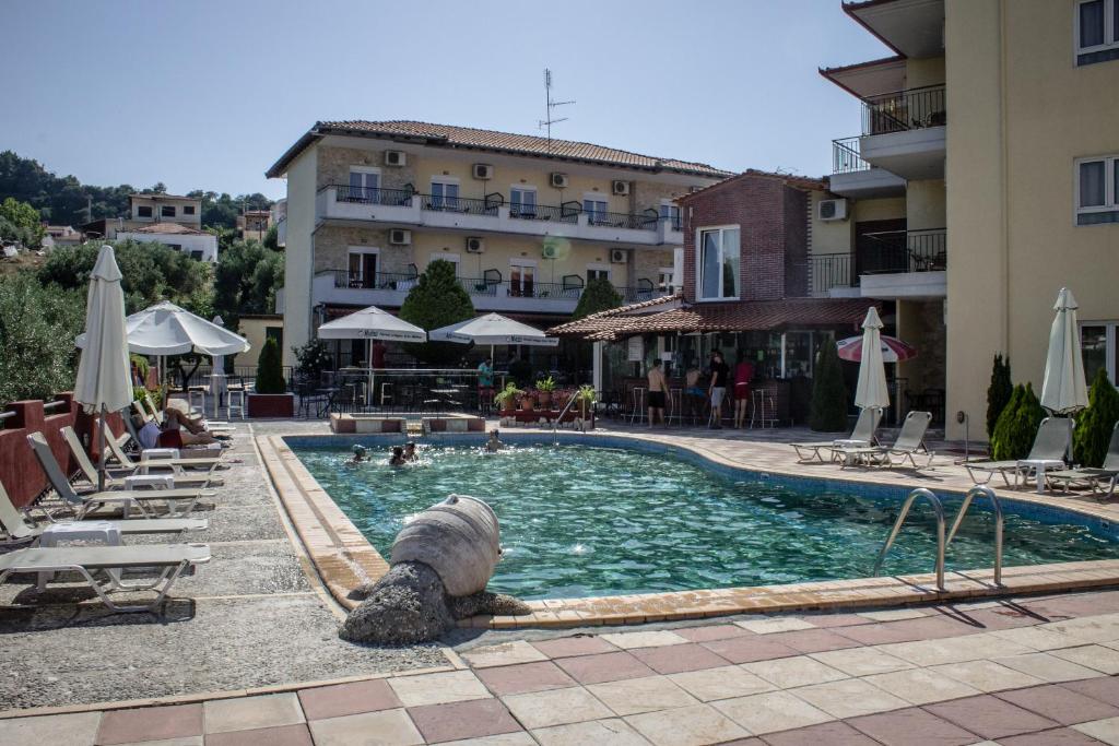 Bazén v ubytovaní Hotel Ilios alebo v jeho blízkosti