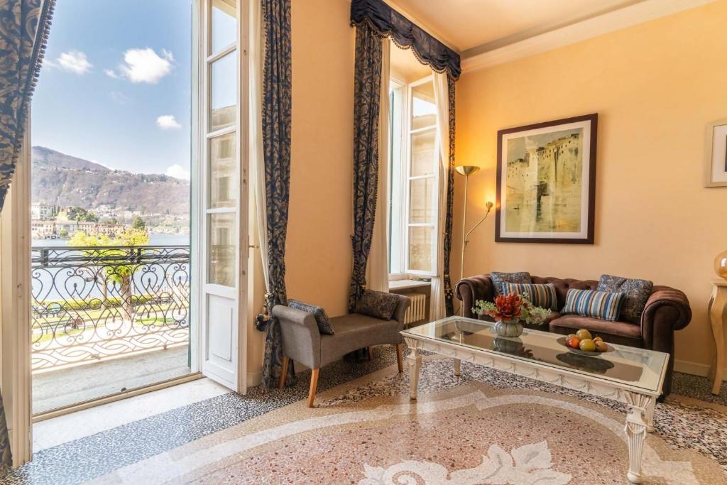 L'ISOLA Appartamento con vista lago - Housity