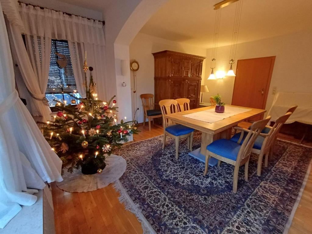 Khu vực ghế ngồi tại Eifelruhe 2 in Schleiden - inklusive Garage, großer Terrasse und 3 Schlafzimmer - ideal für Familien und Freunde - Hunde freundlich