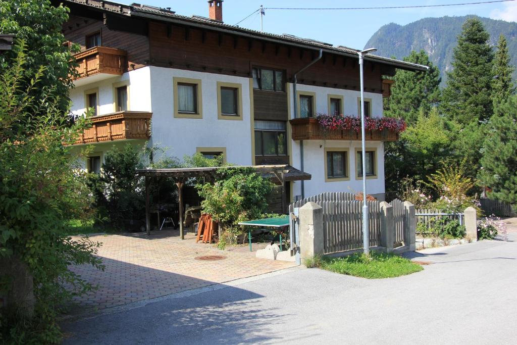Nespecifikovaný výhled na hory nebo výhled na hory při pohledu z apartmánu
