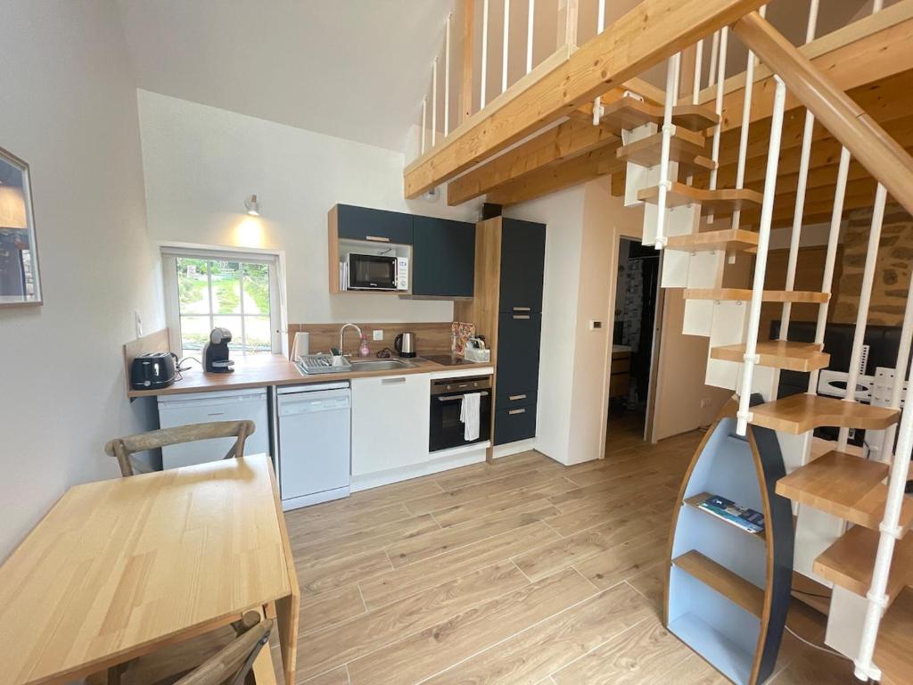 Kuchyň nebo kuchyňský kout v ubytování Lokorn - Chaleureux, parking, WiFi, 500m du centre