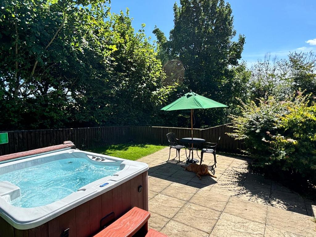 En have udenfor Maple Cottage with Hot Tub