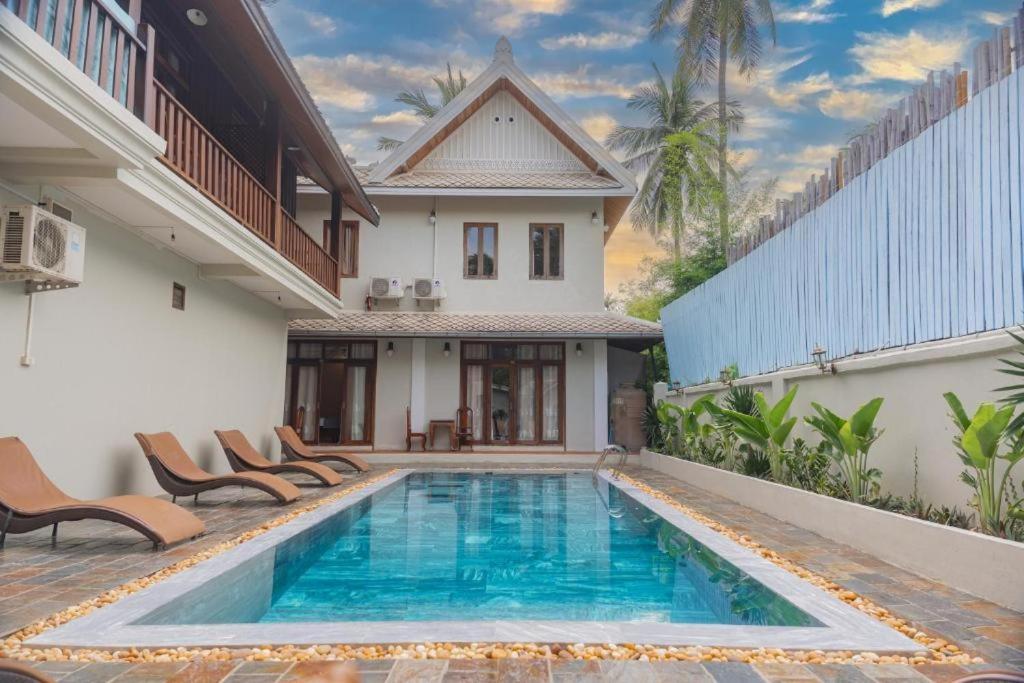 Πισίνα στο ή κοντά στο Villa Oasis Luang Prabang