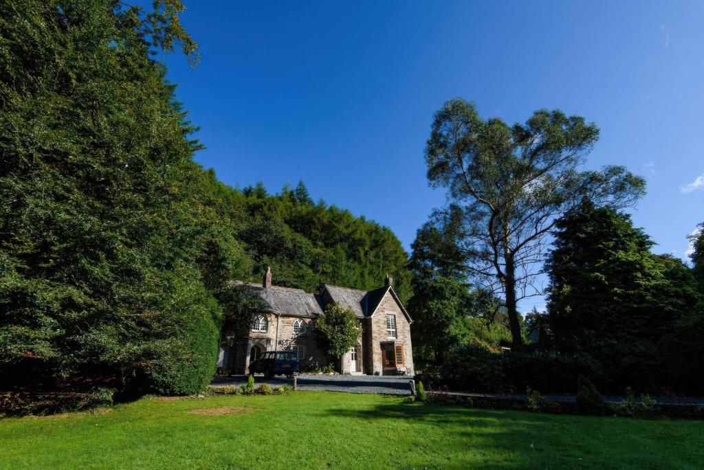 an old house in the middle of a yard at Ladye Park in Liskeard