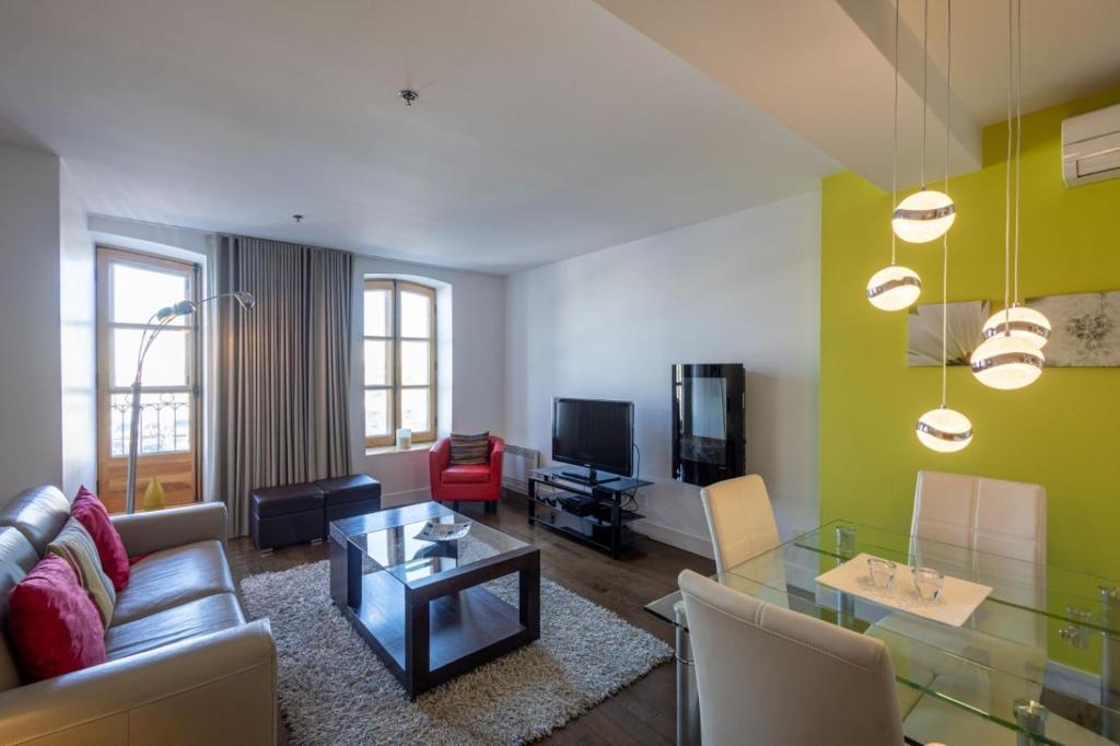 a living room with a couch and a table at Les Immeubles Charlevoix - Le 1176 in Quebec City