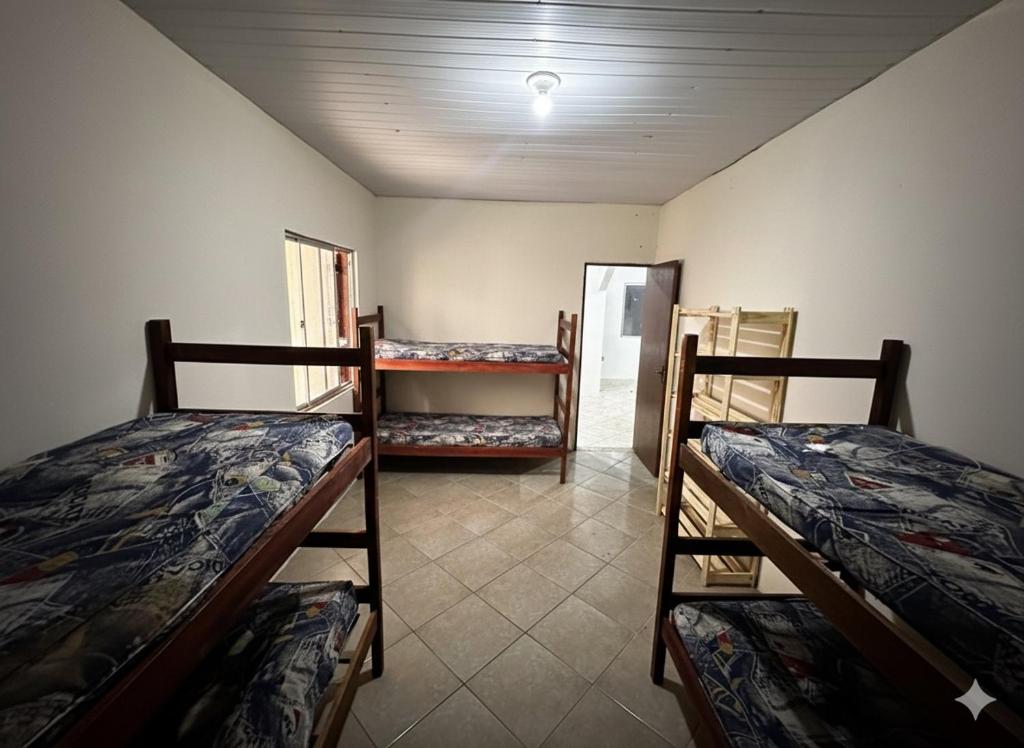 En eller flere senge i et værelse på Siqueira Beach House, Para Grupos