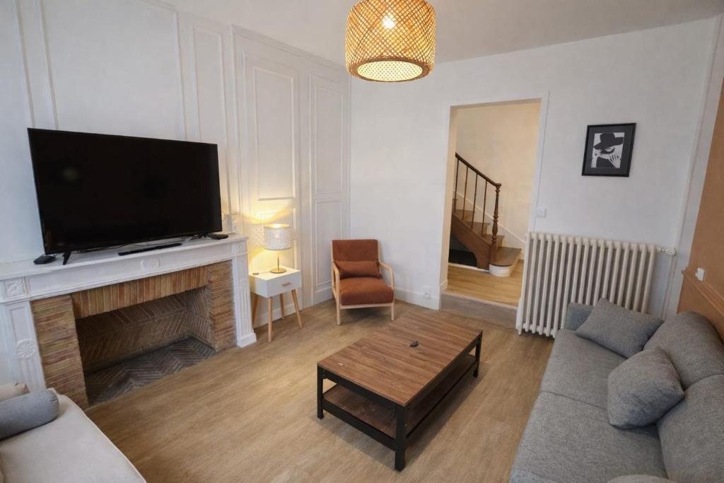 Et tv og/eller underholdning på Maison cosy centre-ville 5 chambres