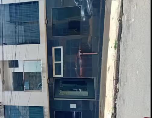 eine Luftansicht eines Gebäudes neben einem Gebäude in der Unterkunft Hotel en frente de estadio cerro porteño in Asunción