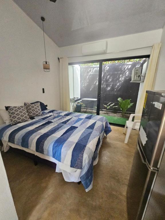 Postel nebo postele na pokoji v ubytování Uvita Boutique Studios