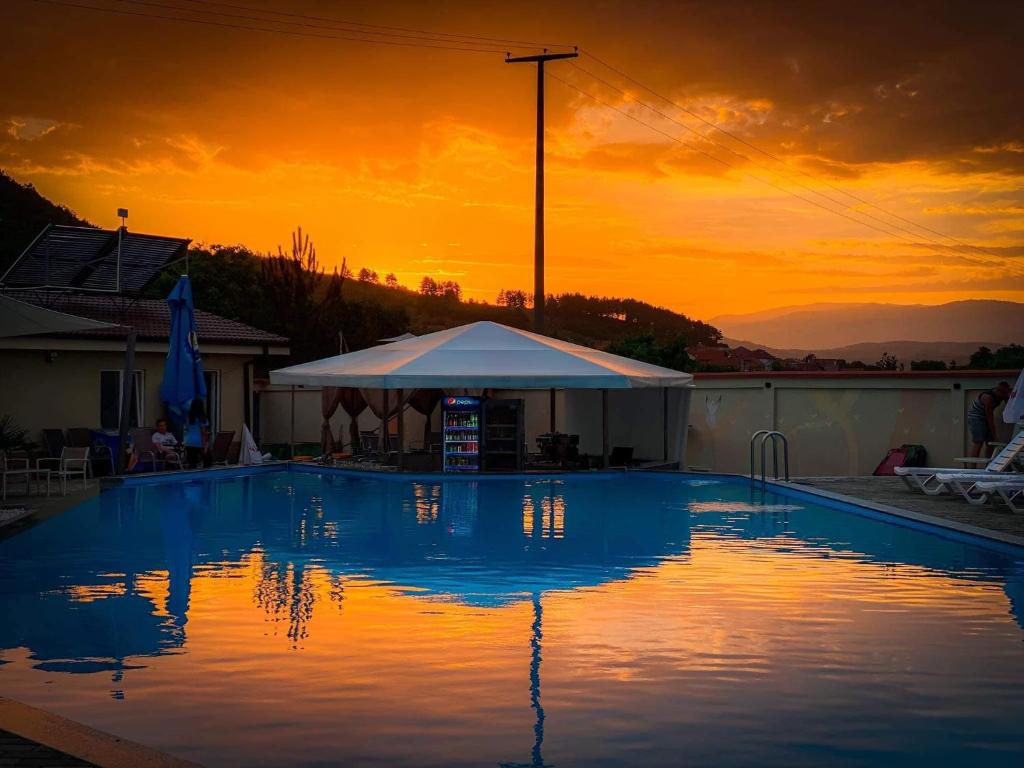 Bazén v ubytování Hotel Sunrise and Spa nebo v jeho okolí