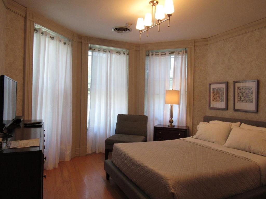 Postel nebo postele na pokoji v ubytování Washington Park Inn