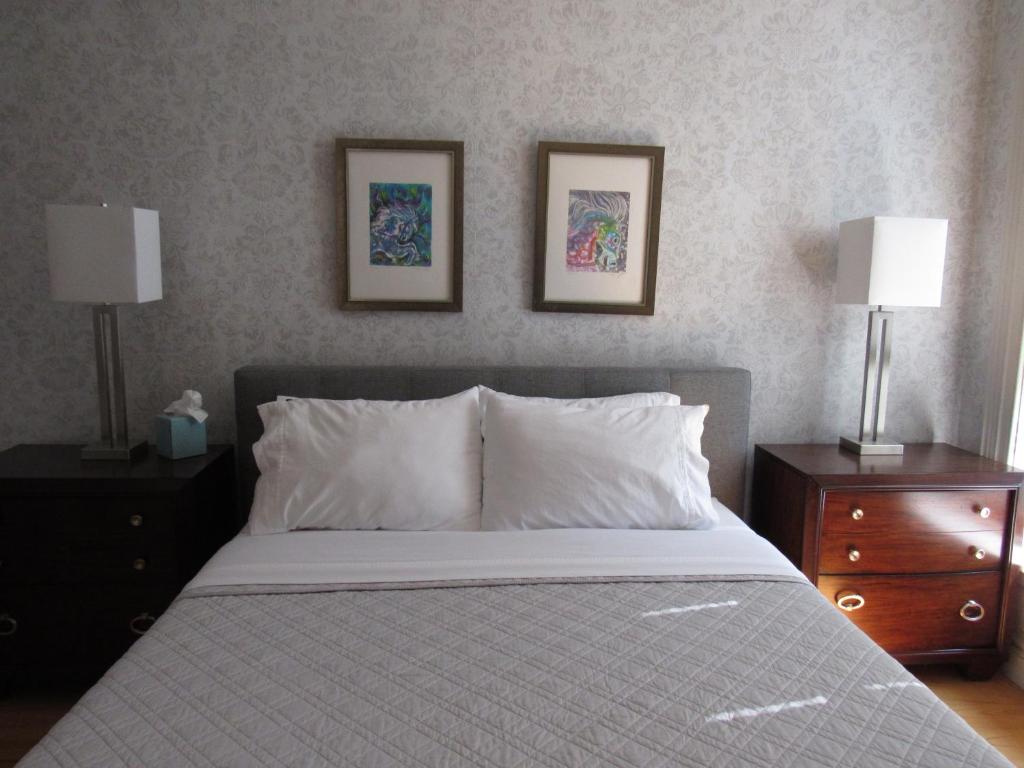 Postel nebo postele na pokoji v ubytování Washington Park Inn