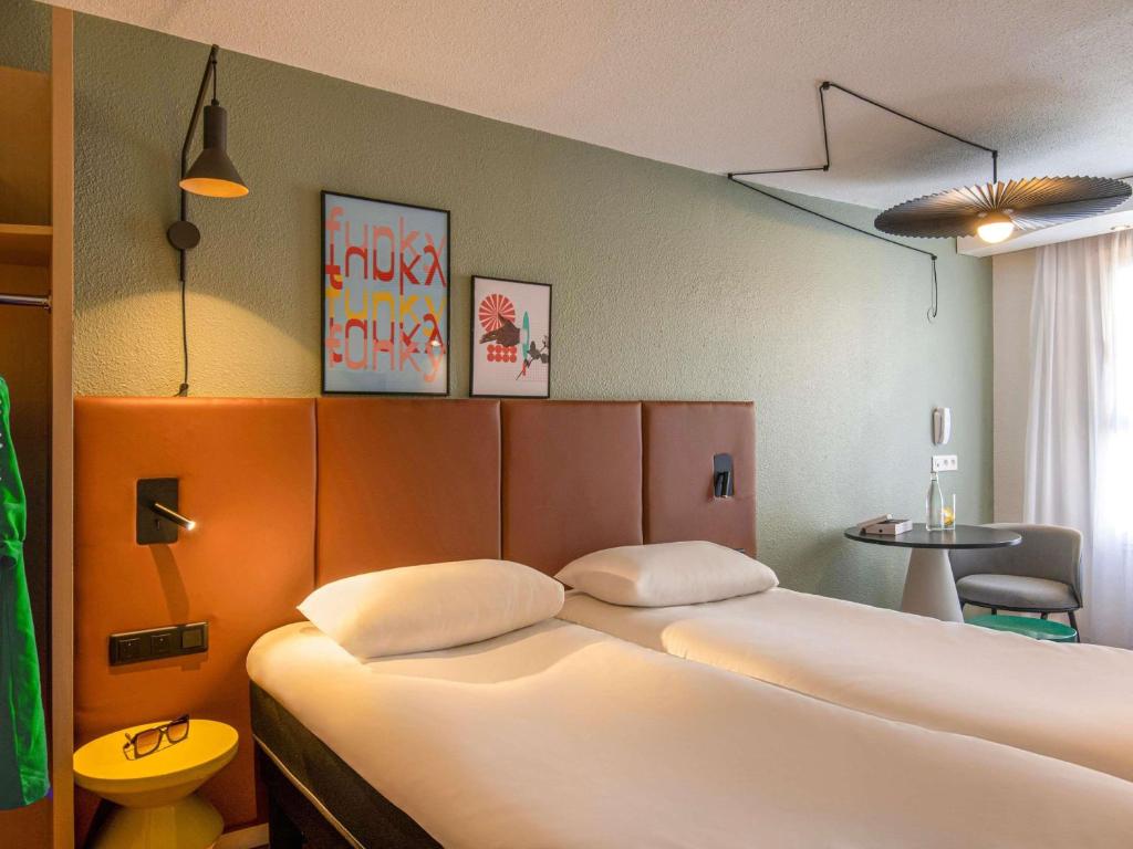 Ένα ή περισσότερα κρεβάτια σε δωμάτιο στο ibis Cannes Centre