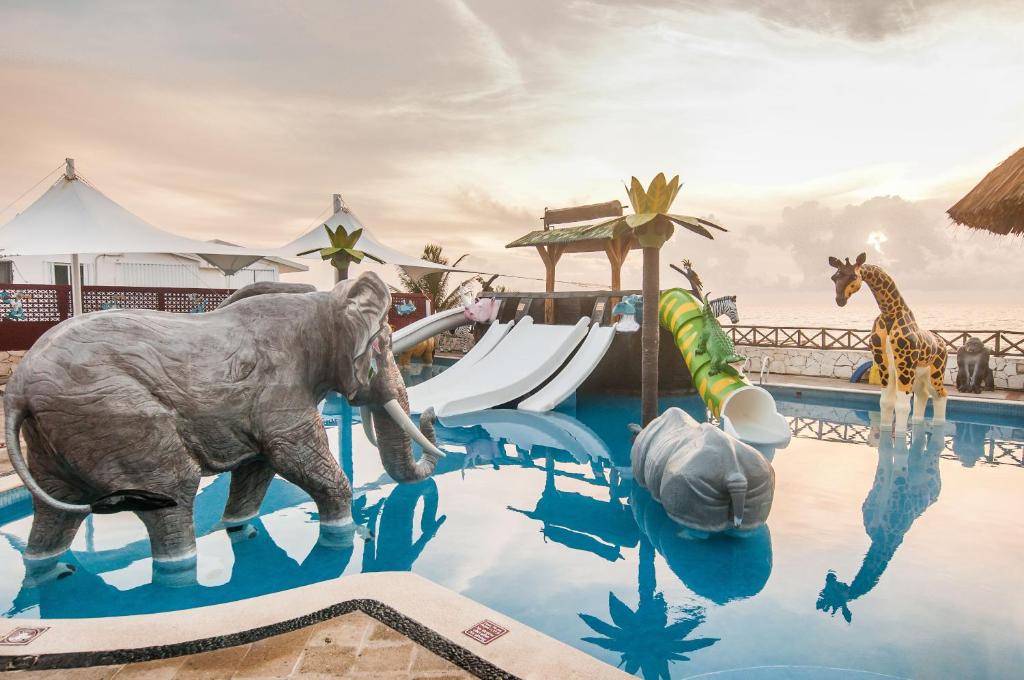 Bazén v ubytování Royal Solaris Cancun - All Inclusive nebo v jeho okolí