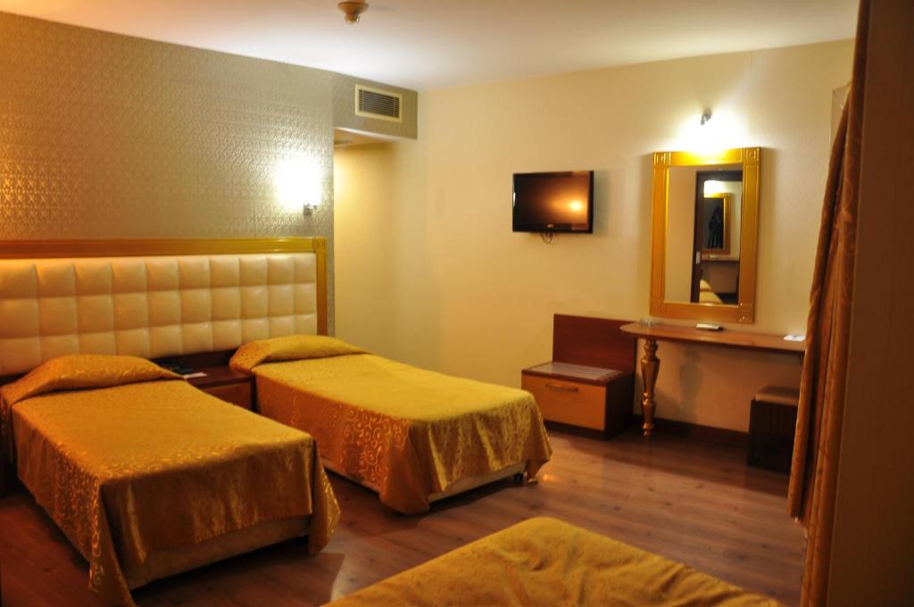 Postel nebo postele na pokoji v ubytování Kayalar Hotel