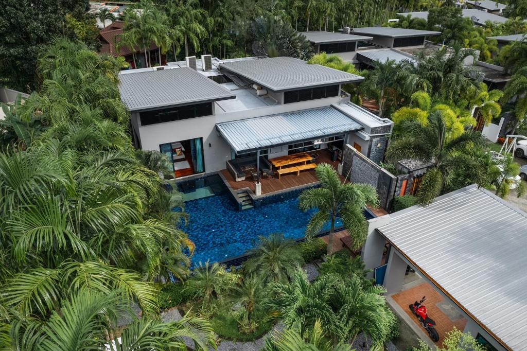 een luchtfoto van een huis met een zwembad bij Baan Bua Estate Villas by TropicLook in Nai Harn Beach