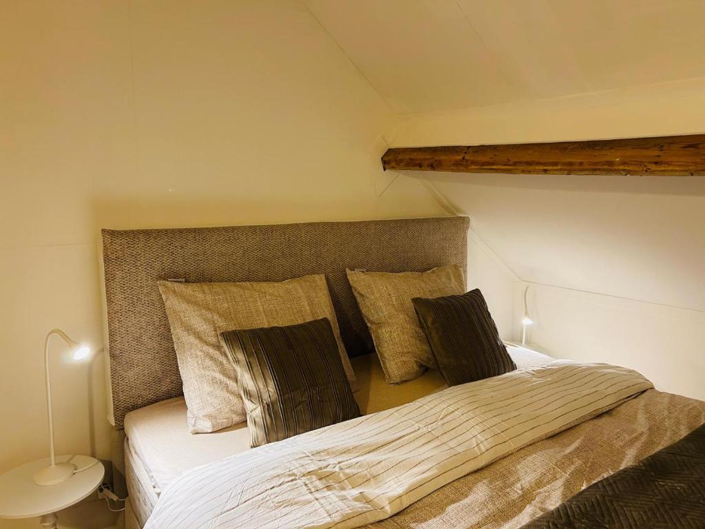 En eller flere senge i et værelse på Ons huisje in Schoot