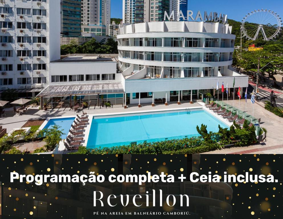 Blick auf ein Gebäude mit Pool in der Unterkunft Marambaia Hotel e Convenções in Balneário Camboriú