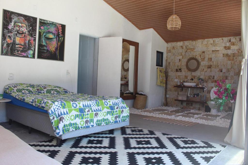 Giường trong phòng chung tại Espaço Guaraú Peruíbe SP