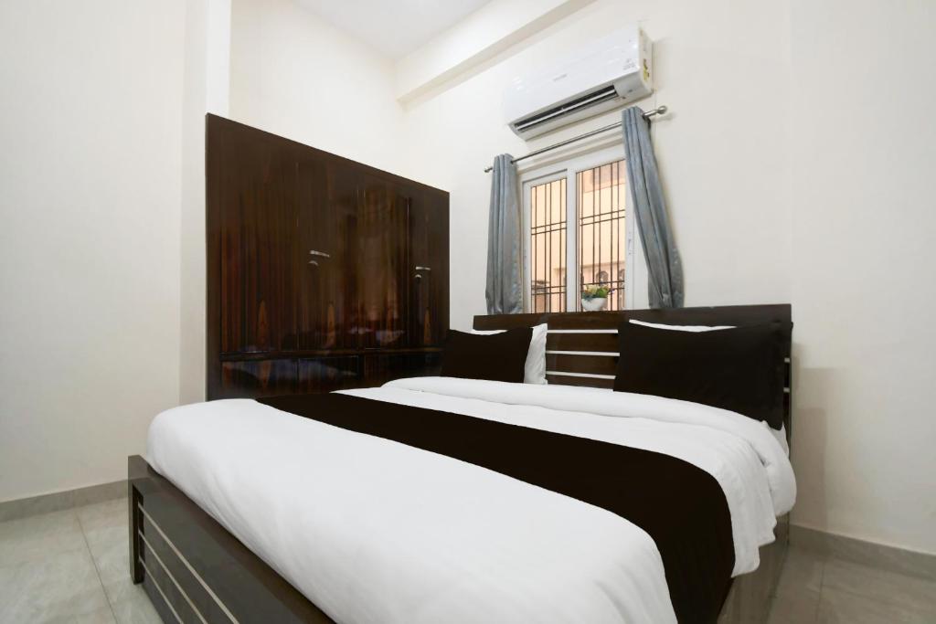 Postel nebo postele na pokoji v ubytování Hotel O Shubham Paradise