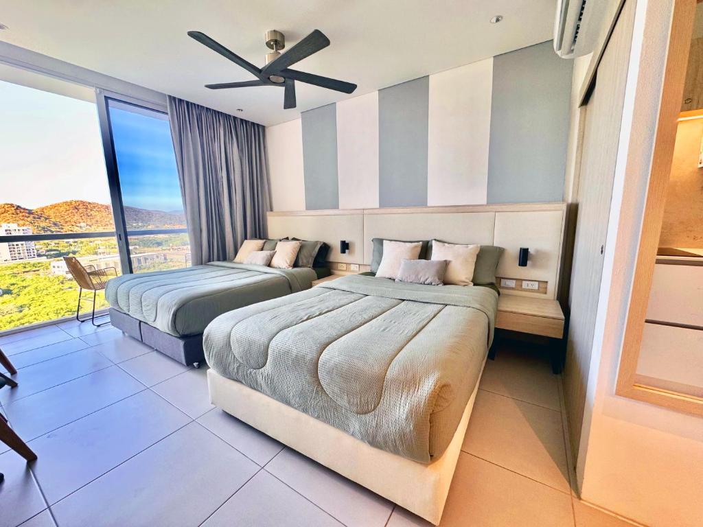 En eller flere senge i et værelse på Suite Vista a Reserva y Mar piso15 Bello Horizonte