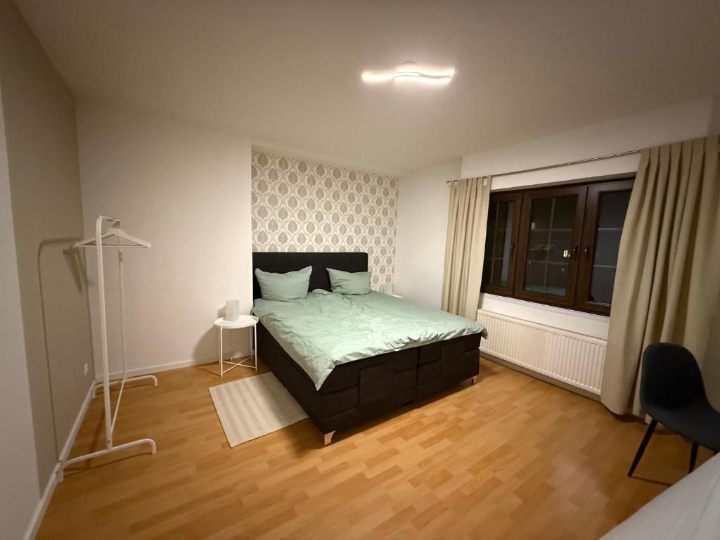 a small bedroom with a bed and a window at Ferienwohnung in der Innenstadt in Euskirchen