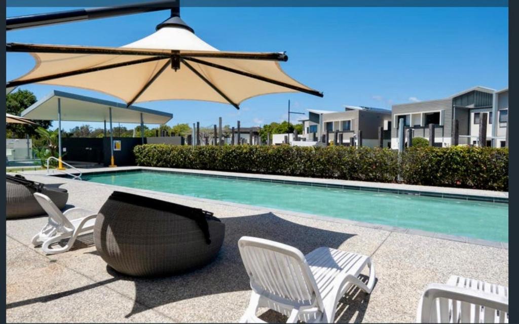 Swimmingpoolen hos eller tæt på Ash's Place