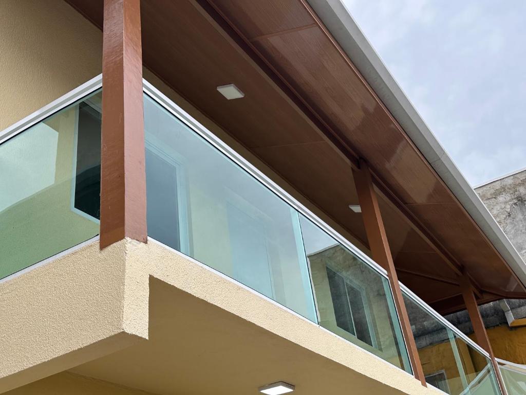 a large glass window on the side of a house at Chalés Brisa Do Mar in São Sebastião