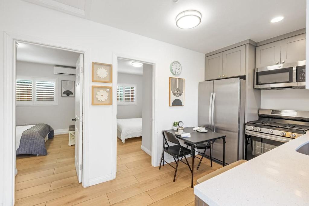 Køkken eller tekøkken på Marbella Lane - Serenity Escape Haven 2BR