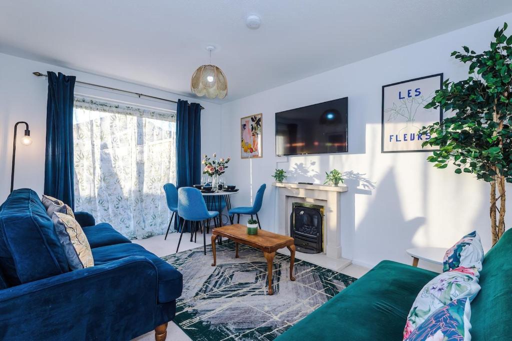 Posezení v ubytování Warwick's Oasis - 2Bed Bungalow, Free Parking, Netflix, Prime & Disney