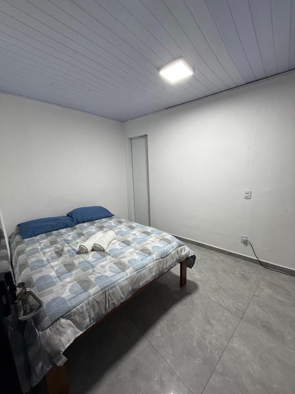 En eller flere senge i et værelse på Suíte Brisa Mar Saquarema