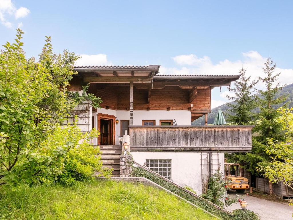 a house with a balcony on a hill at Almruhe Alpbach in Alpbach