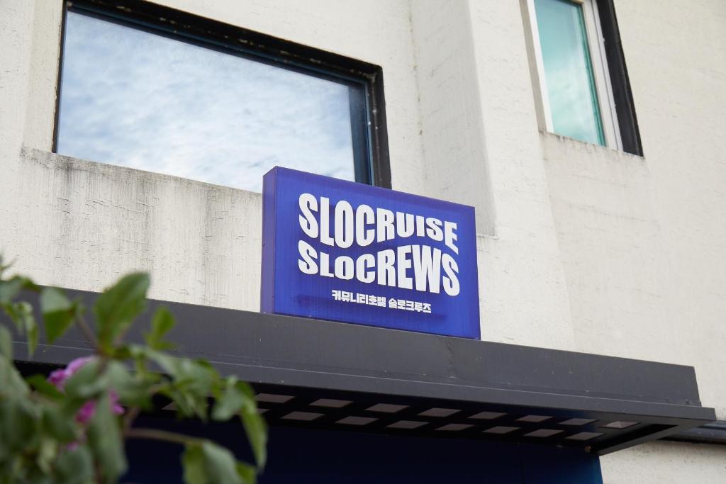a sign on a building that reads sussex slochews at Slowcruise in Gongju