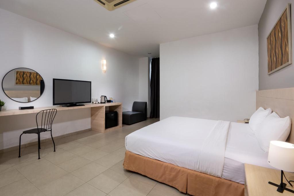 Golden View Serviced Apartments - Superior King Room