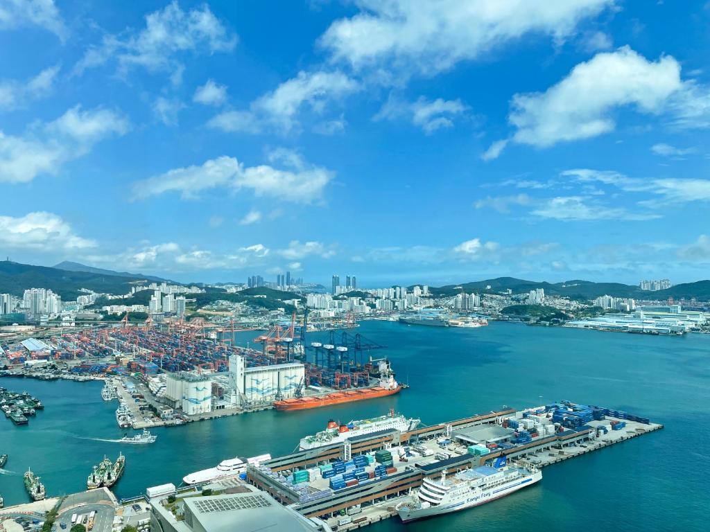 Brown Suites Busan Station - Ocean B Mit Zwei Betten
