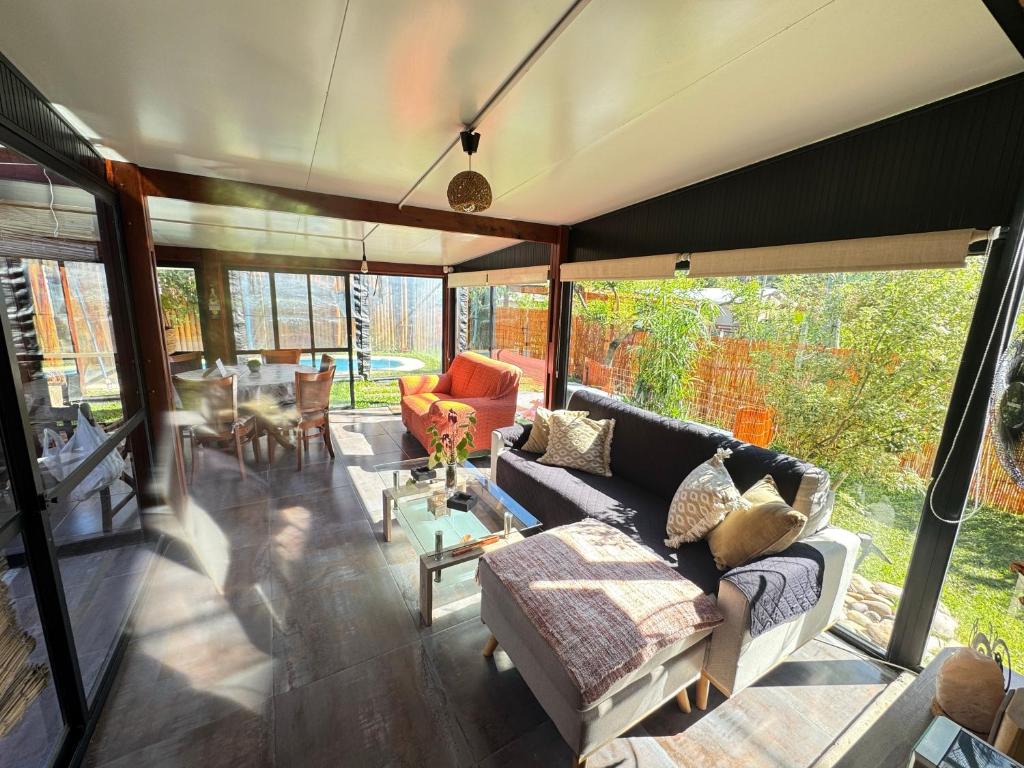 Casa con piscina climatizada cubierta, un refugio de paz tanto en invierno como en verano, a metros 