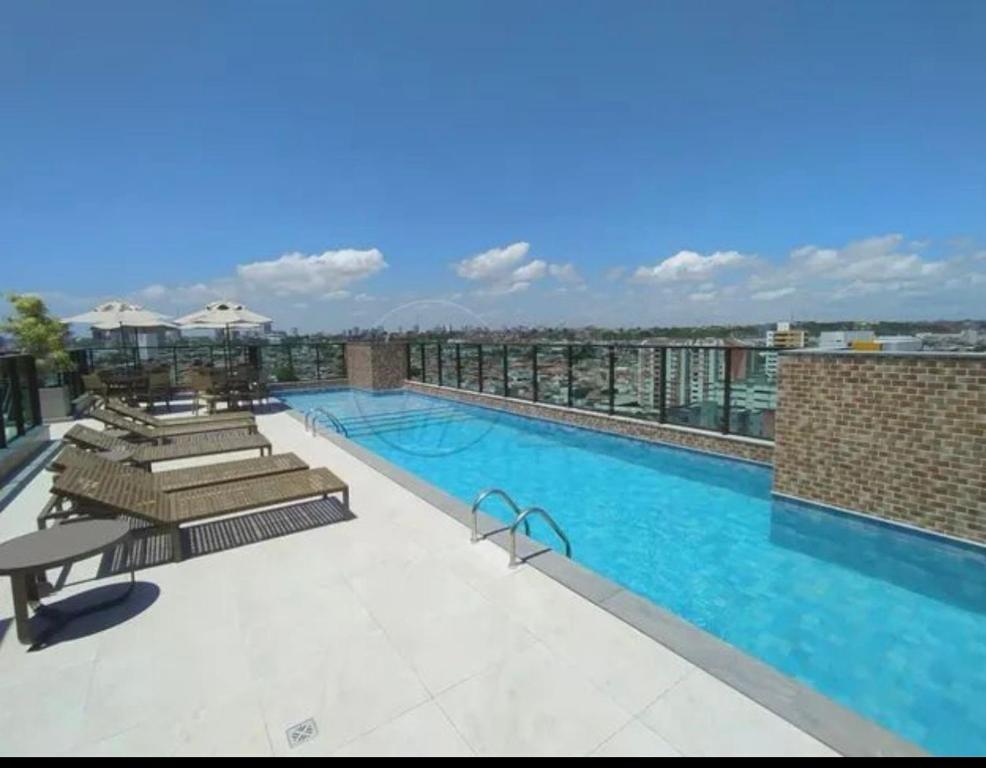 Πισίνα στο ή κοντά στο Apartamento 03 quartos em pajuçara com varanda,Maceió al