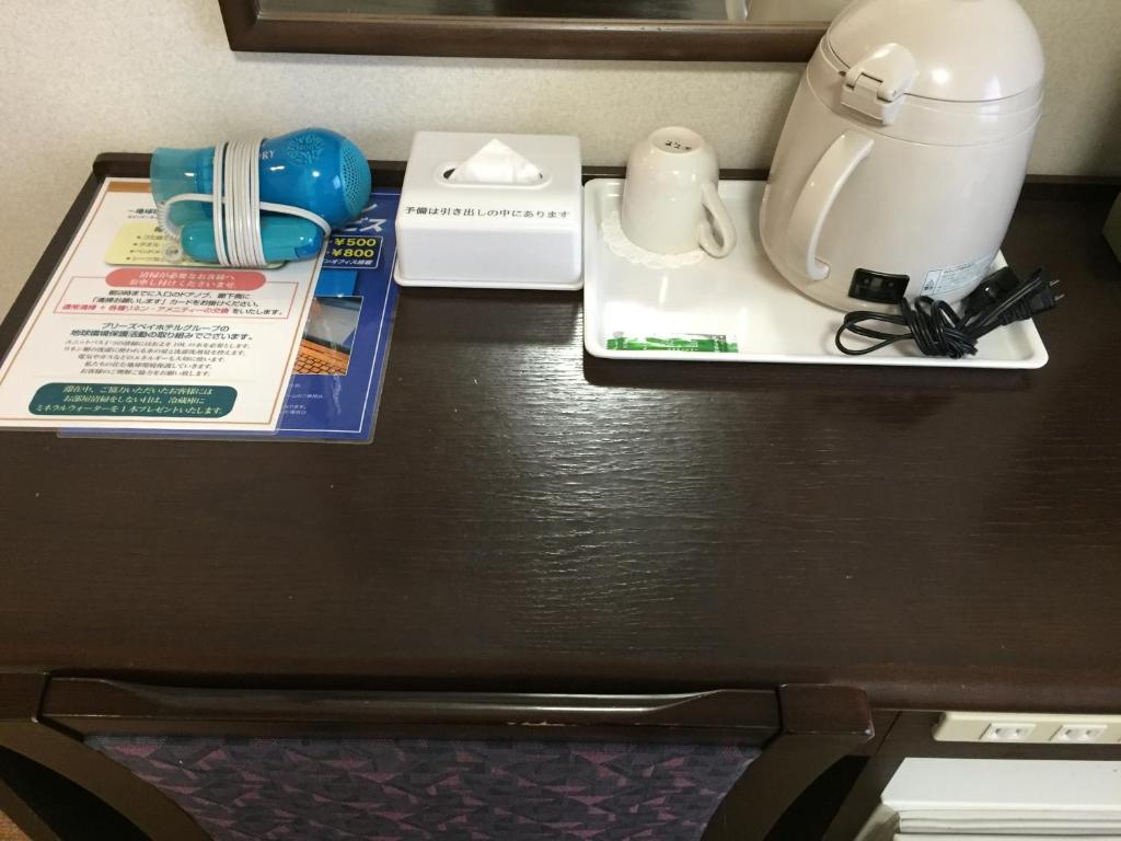 Příslušenství pro přípravu čaje a kávy v ubytování Hotel Crown Hills Toyama