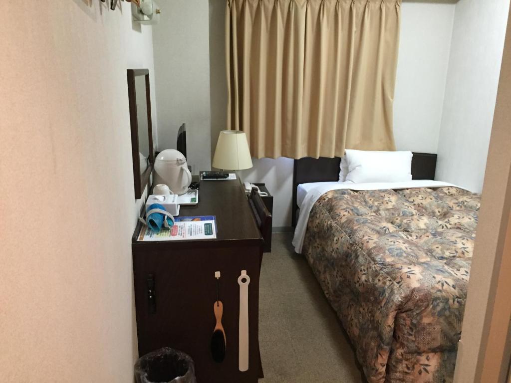 Postel nebo postele na pokoji v ubytování Hotel Crown Hills Toyama