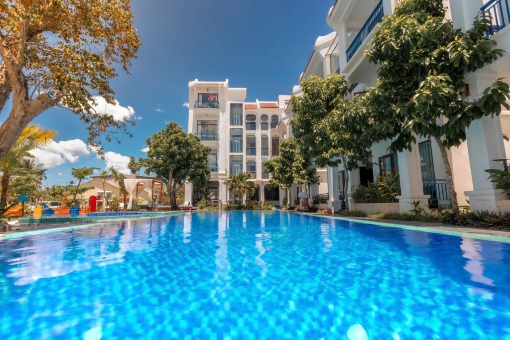 Hồ bơi trong/gần Serene Nature Boutique Resort & Spa