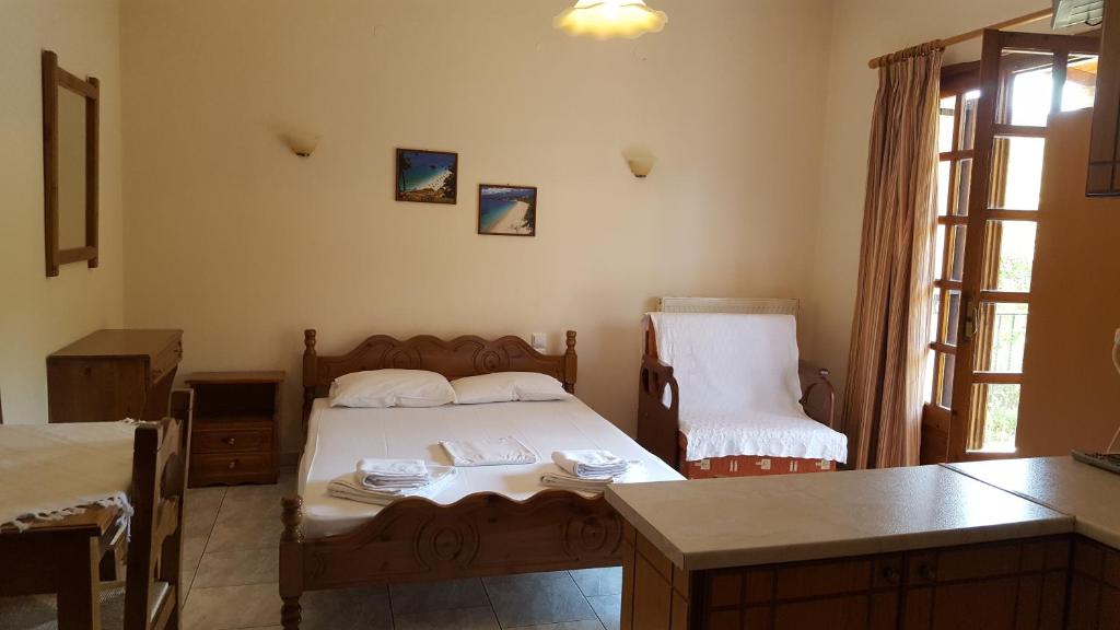 Łóżko lub łóżka w pokoju w obiekcie Rafaela House